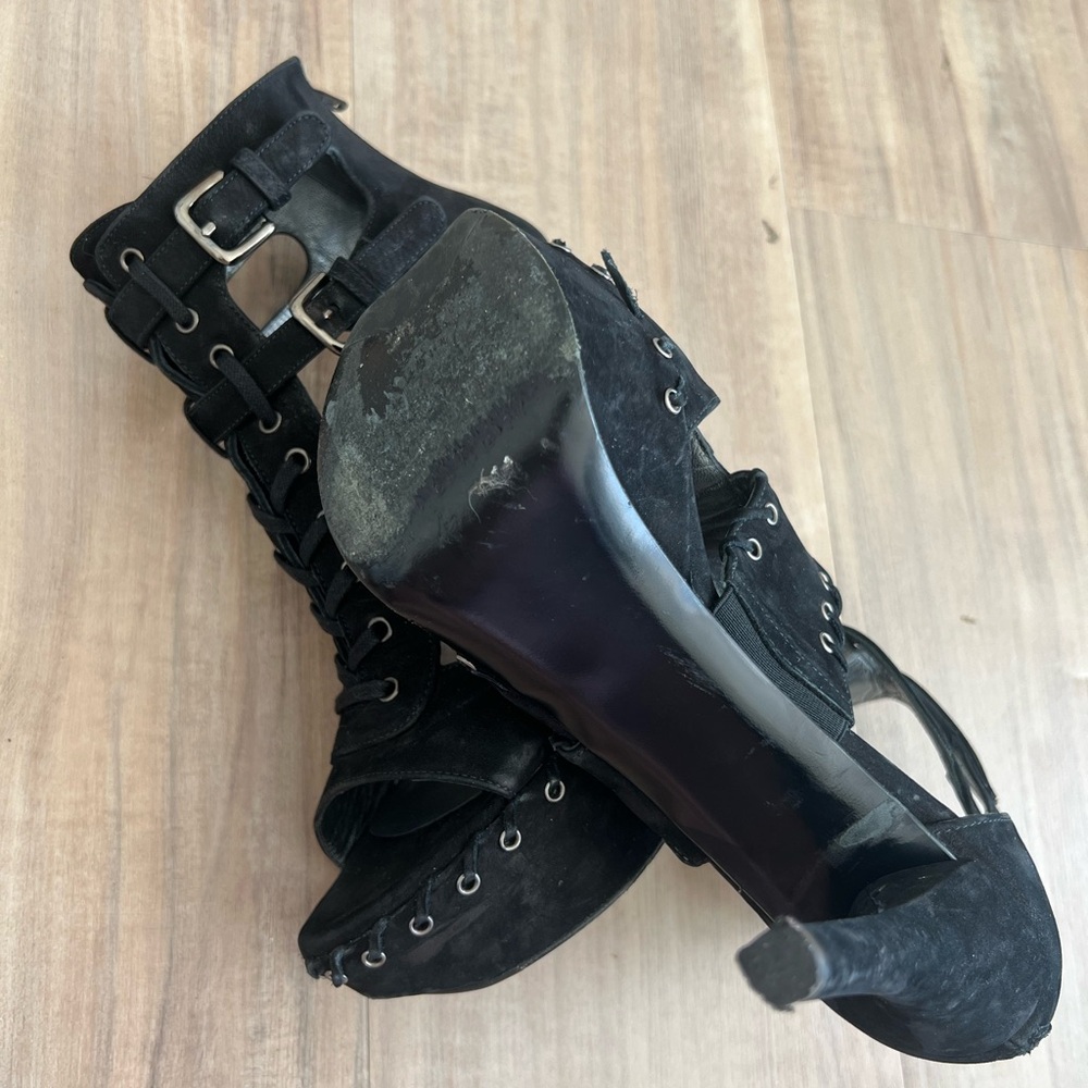Stuart Weitzman black buckle suede rivet stiletto shoes in 6.5 - Picture 8 of 8